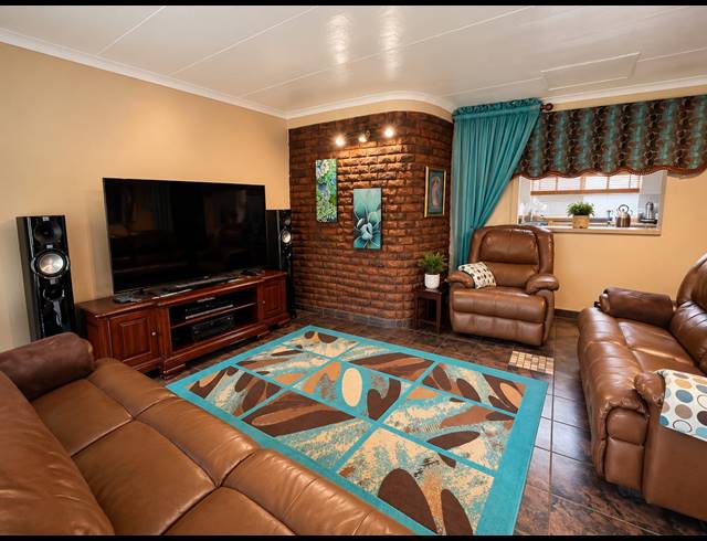 3 BEDROOM HOUSE FOR SALE IN GOLF PARK